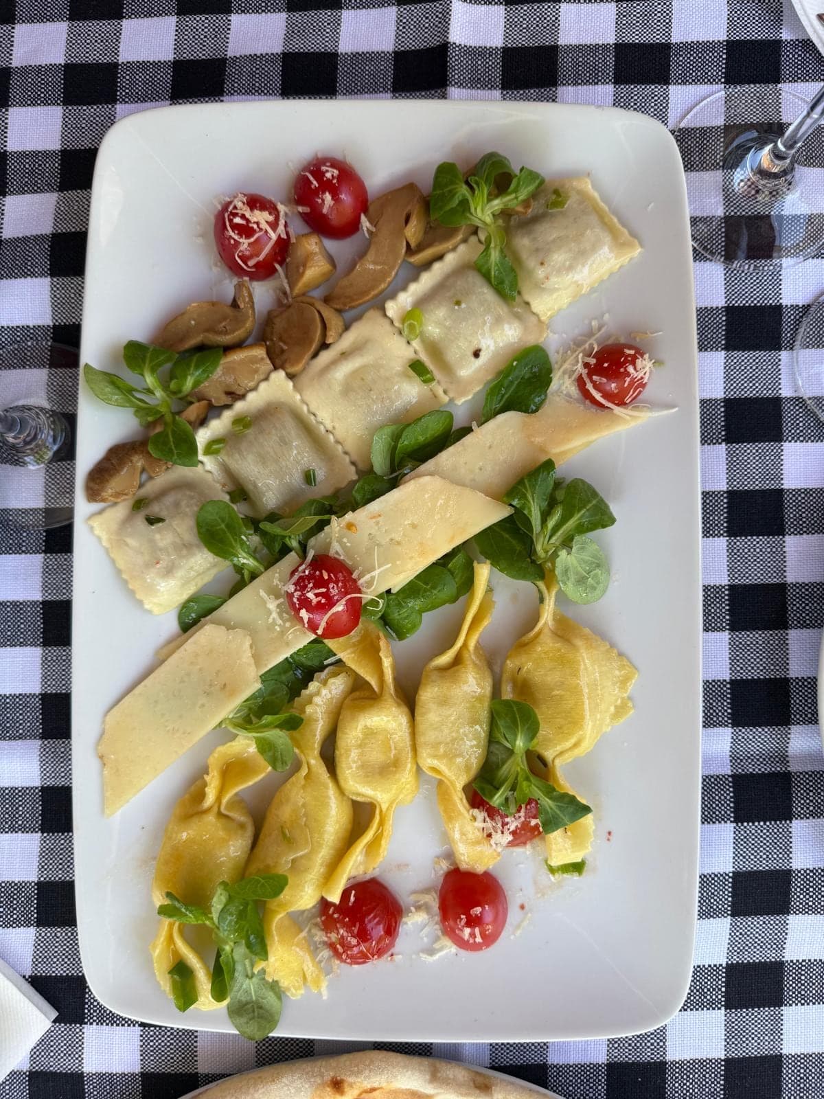 Gefüllte Pasta mit Pilzen und Kirschtomaten